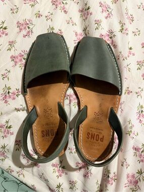 Green Pons size 9